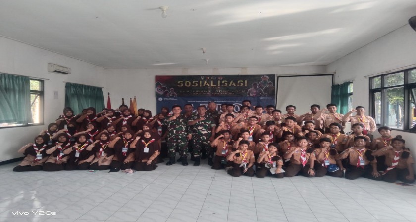 Pelatihan Kepemimpinan LDKO SMPIT SMAIT Al Uswah Bangil oleh Anggota Koramil 0819/10 Bangil