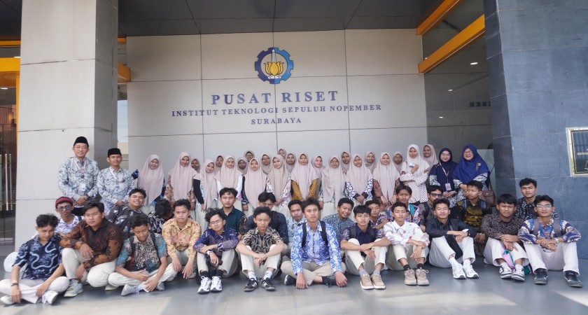 SMAIT Al Uswah Bangil Menjelajah Kampus UNESA dan ITS