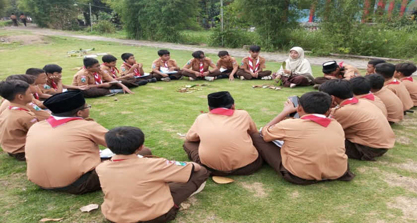 Asyiknya belajar tentang Asmaul Husna di lapangan Hijau