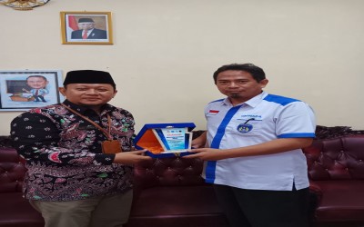 SMAIT Al Uswah Bangil Jalin MoU dengan Universitas PGRI Wiranegara: Dorong Prestasi Karya Ilmiah Siswa dan Guru