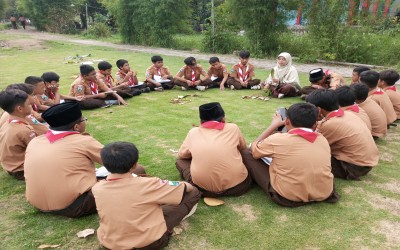 Asyiknya belajar tentang Asmaul Husna di lapangan Hijau